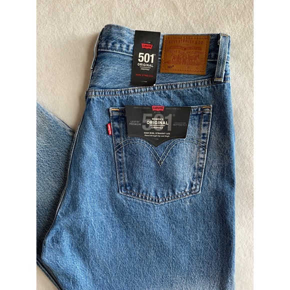 Levi’s 501 Cropped Jeans - Picture 10 of 16